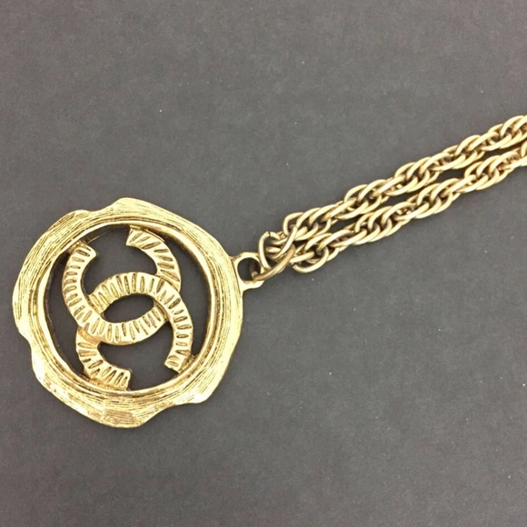 CHANEL CC LOGO GOLD TONE NECKLACE - Picture 3 of 12